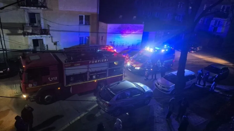Incendiu puternic într-un bloc din Sighetul Marmației. Peste 80 de persoane au fost evacuate 