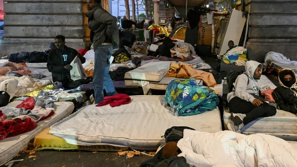 Tensiuni în Suedia pe tema migranților. Guvernul introduce criterii dure, ONG-urile sar ca arse