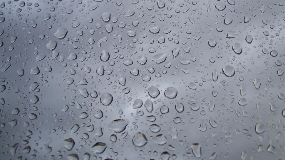 Ploi, vijelii și vânt puternic în mai multe regiuni din țară. Meteorologii anunță vreme rea până în weekend