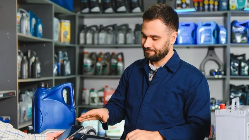 Ce se întâmplă dacă nu schimbi la timp ulei pentru motor? Riscuri pentru șoferi 