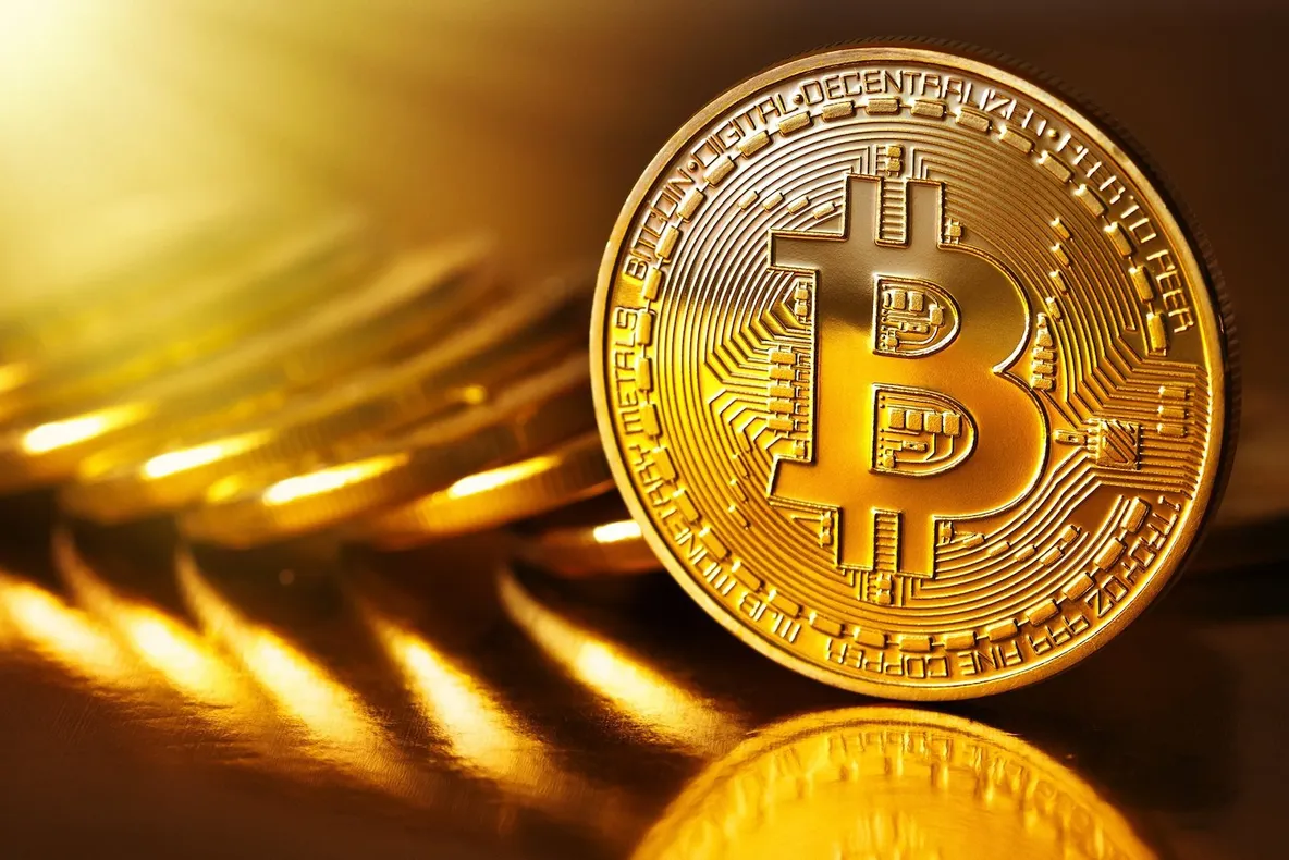 Bărbat cu opt clase, acuzat că a furat Bitcoin de 245 de milioane de dolari. Ce strategie folosea
