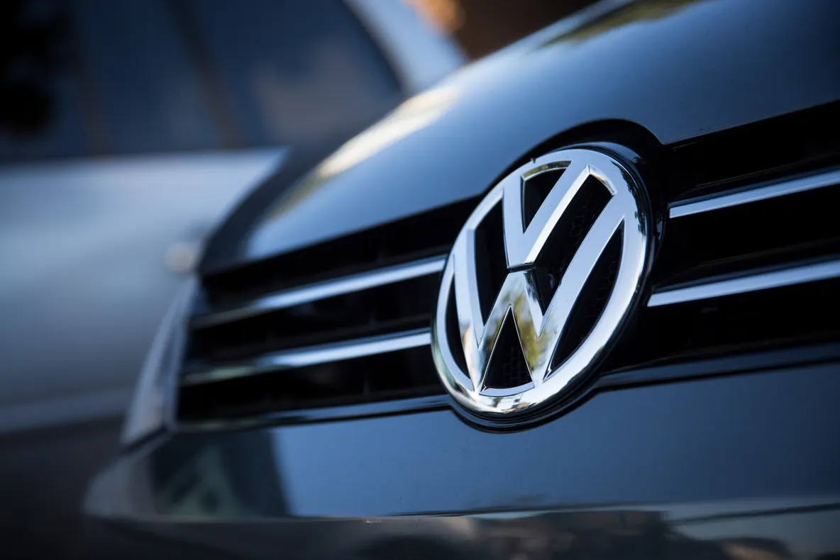 Volkswagen confirmă restructurarea majoră: 50.000 de posturi eliminate și producția oprită în patru uzine din Germania