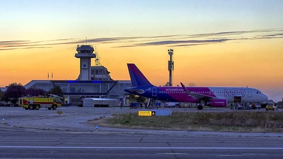 Alertă la Aeroportul Satu Mare. Terminalul a fost evacuat după declanșarea alarmei de incendiu - VIDEO