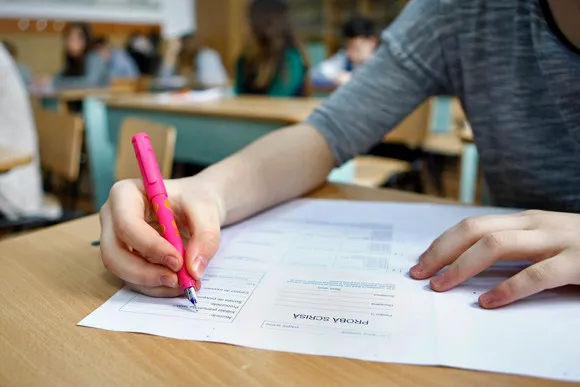 Evaluarea Națională și admiterea la liceu s-ar putea schimba din nou. Ce li se pregătește elevilor