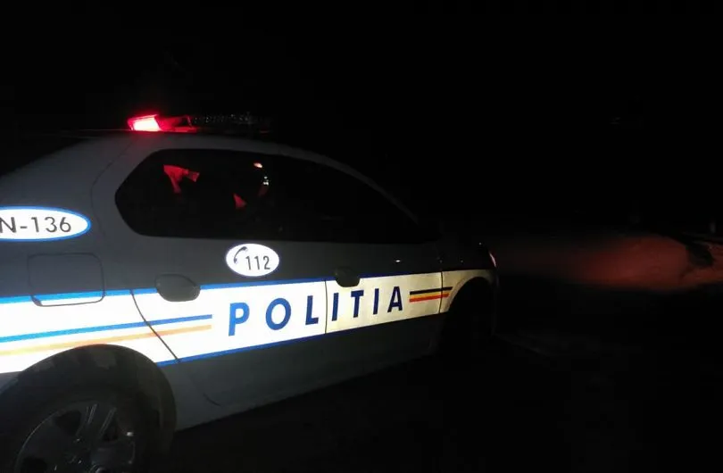 Copil și doi bărbați, răniți în Arad. Mașina lor s-a ciocnit cu o autospecială de poliție