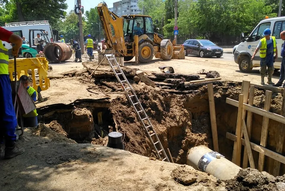 Sabotaj sau proastă administrare? Cum bagă Termoenergetica, pe aceeași țeavă și apă caldă, dar și apă rece!
