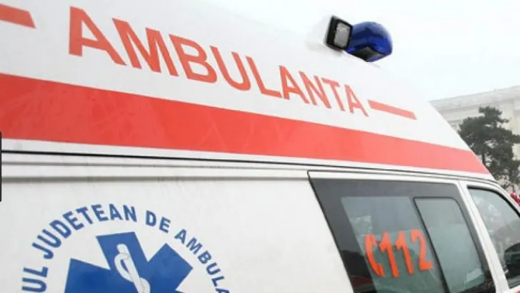 Accident în Vrancea: fetiță de 3 ani rănită după ce o ușă a căzut peste ea