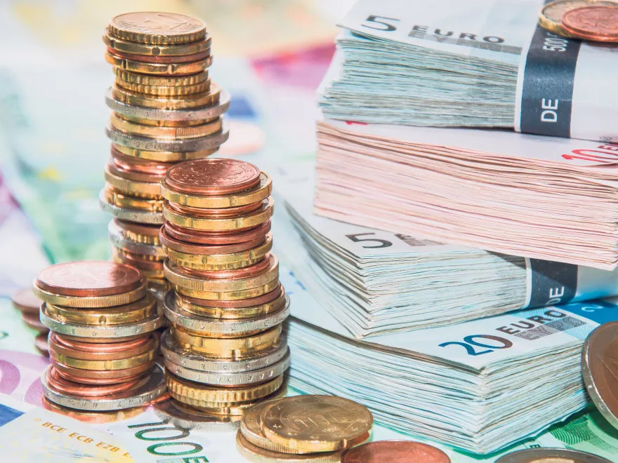 România își asigură banii pentru deficit și datoria publică. Acordul de împrumut cu BIRD a fost ratificat de Nicușor Dan
