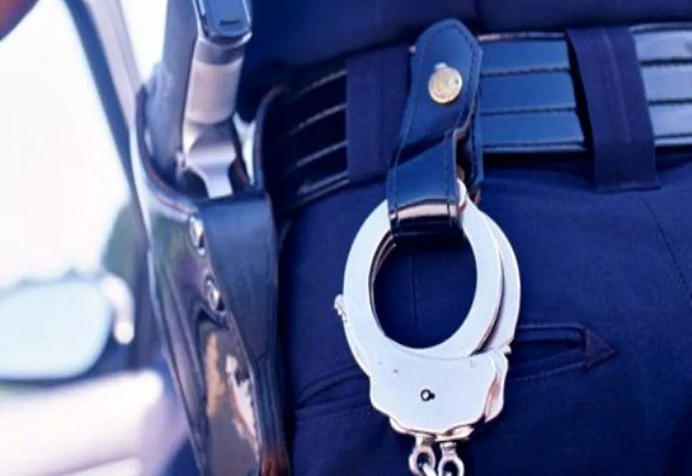 Doi bărbați, reținuți după scandalul cu poliția din Sectorul 3. O minoră, cercetată