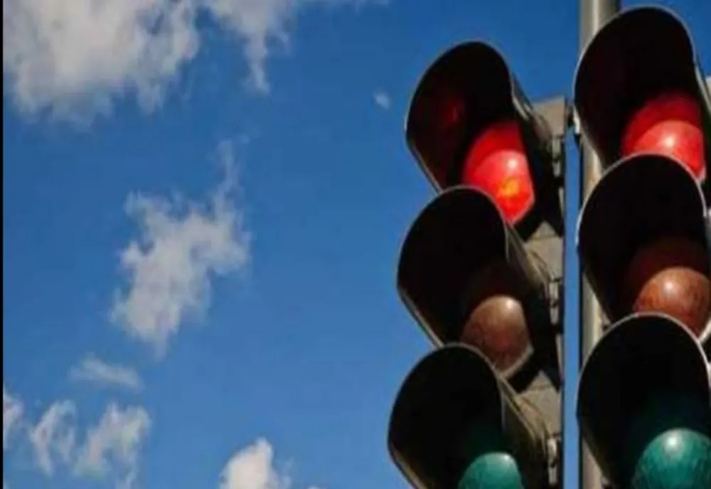 Probleme cu semafoarele în București: Polițiștii intervin în aproximativ 35 de intersecții