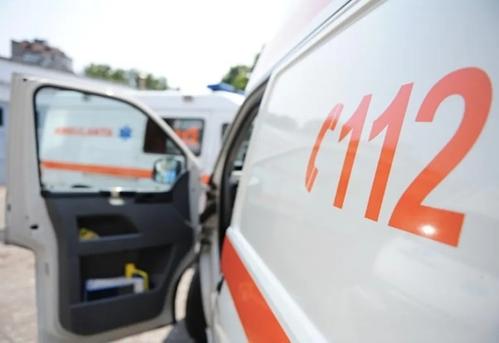Accident grav în Vâlcea: un autoturism s-a prăbușit 300 de metri într-o prăpastie. Un bărbat a murit, iar mașina a fost distrusă de flăcări