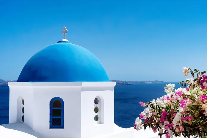 Vacanță de coșmar în Grecia: zeci de turiști au ajuns la hotel și au aflat că nu au cazare. Agenția nu plătise sejurul