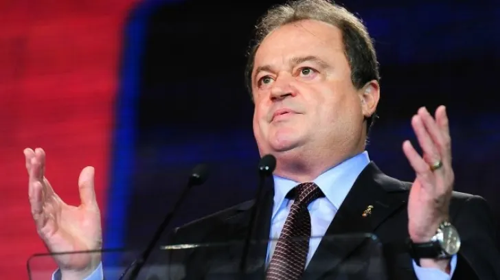 Incident stânjenitor în Senat: Vasile Blaga a apărut dezbrăcat într-o ședință transmisă online VIDEO