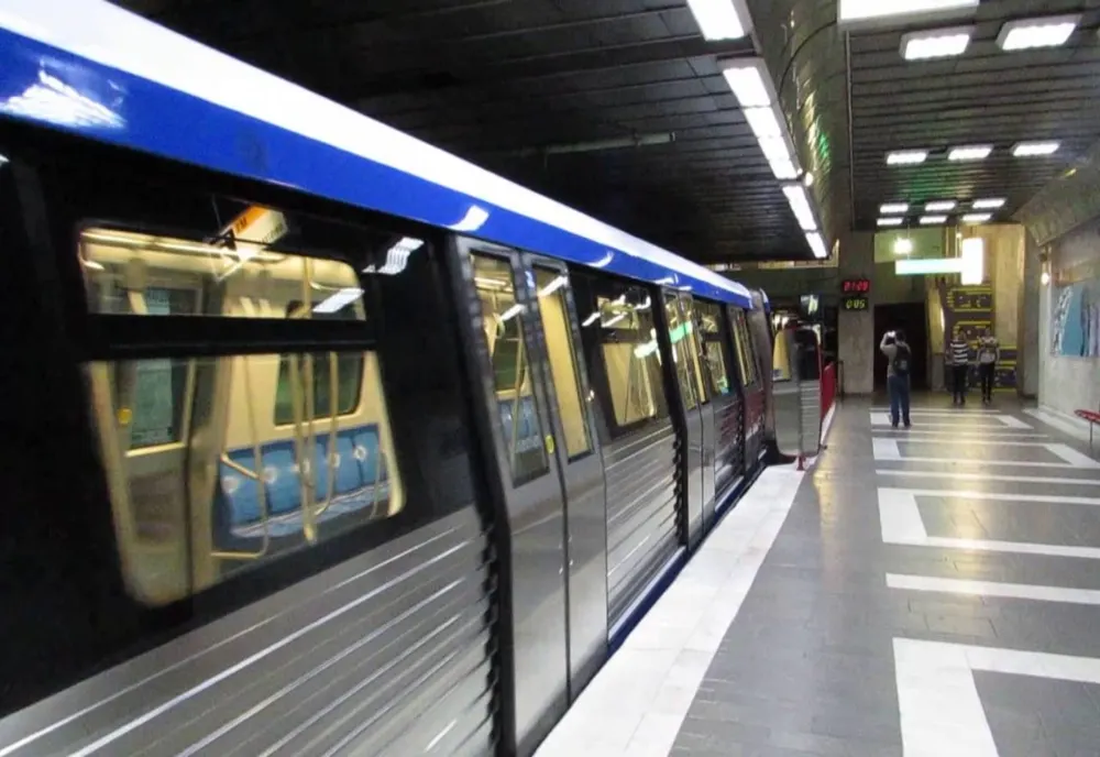 Decizie controversată la metrou. Șapte garnituri intră în revizie, fix când toți bucureștenii s-au întors la muncă și la școală