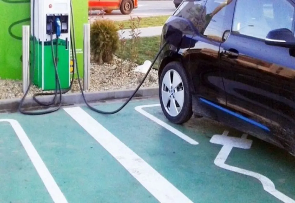 Scădere de 28% pentru piața auto din România în iulie. Mașinile noi clasice frânează brusc, însă electricele și cele plug-in hibrid prind viteză