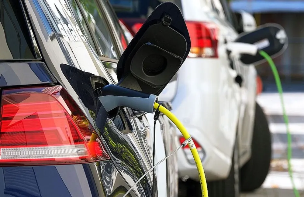 Românii au tăiat autoturismul de pe listă. Vânzările s-au prăbușit, segmentul de „electrice” s-au redus semnificativ – APIA