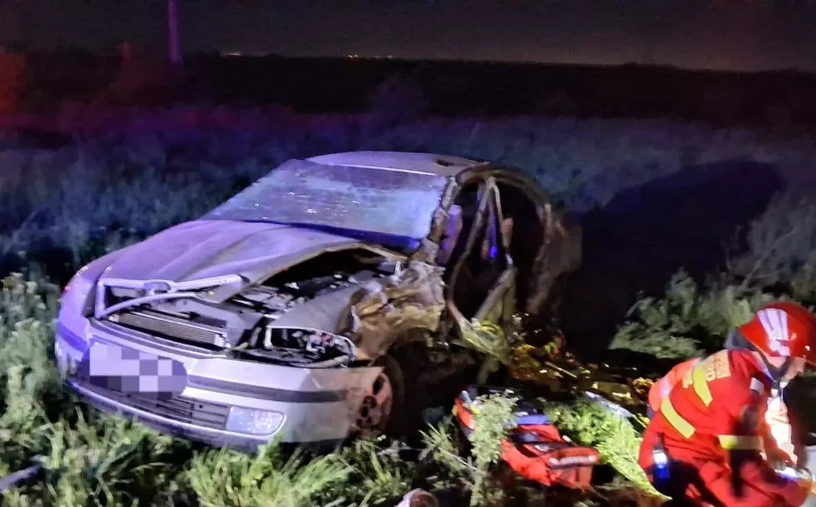 Tineri morți într-un accident în județul Giurgiu: autoturismul în care se aflau s-a izbit violent de un microbuz