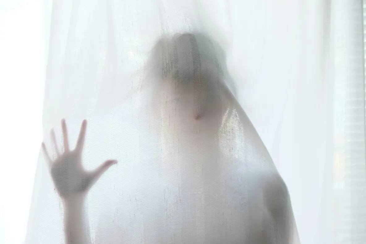 Gen Z și „al șaselea simț”: Un tânăr din trei crede că are puteri paranormale. Ce se ascunde, de fapt, în spatele intuiției lor
