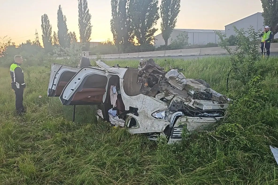 Mașină răsturnată pe DN21 Brăila–Slobozia. Un tânăr de 19 ani a murit, altul a fost grav rănit