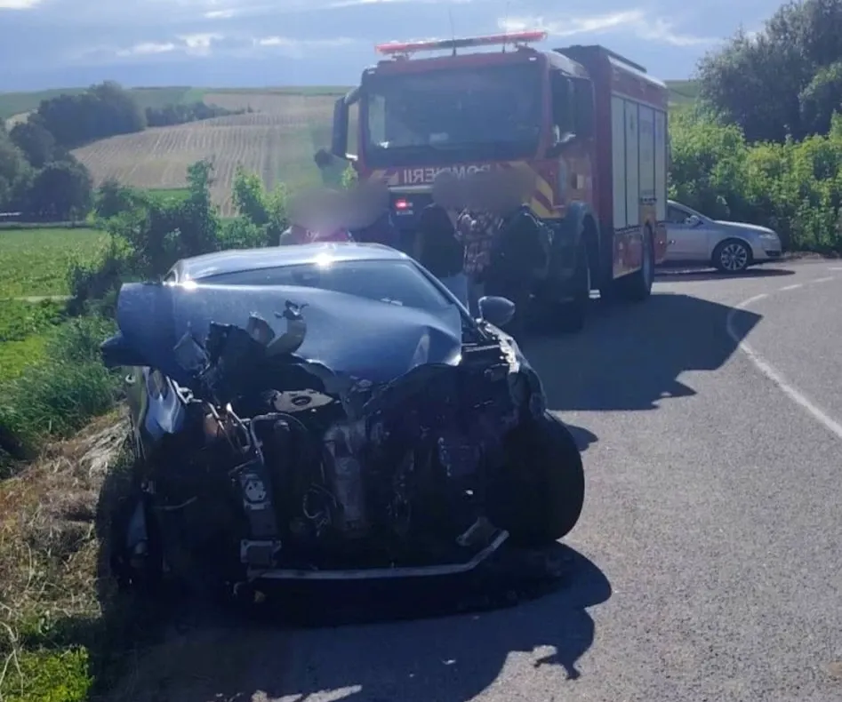  Accident feroviar în Suceava. Un autoturism a fost lovit de tren în localitatea Probota