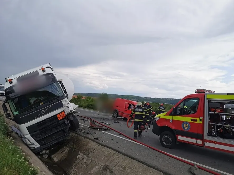 Accident grav pe centura de Est a Clujului: un mort și un rănit după impactul dintre o mașină și o cisternă