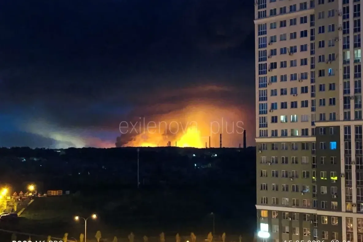 Incendiu uriaș la o importantă rafinărie din Rusia, după atac cu dorne al Ucrainei