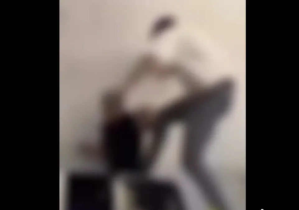 Imagini șocante de la un majorat: Consilier local, implicat într-o bătaie cu sărbătoriții și invitații