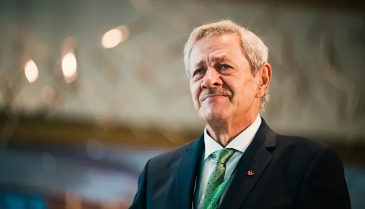 Doliu în politică: un fost lider politic a murit după ce a fost prins sub un tractor