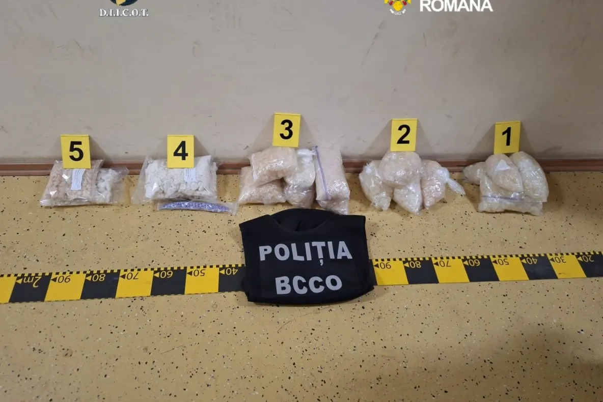 Trei membri ai aceleiași familii, reținuți de DIICOT Brăila pentru trafic internațional de droguri de mare risc: un minor, prins în flagrant