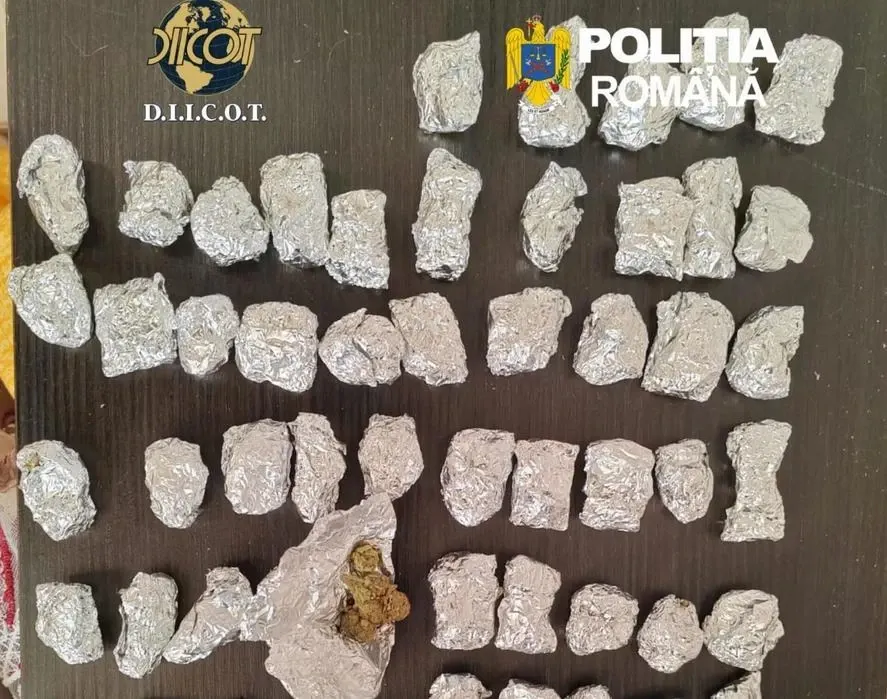Percheziții în Caraș-Severin și Dolj, într-un dosar de trafic de droguri: minori, folosiți la distribuirea stupefiantelor