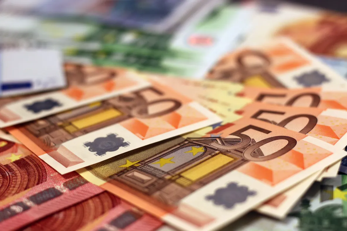 Jaf în inima Bucureștiului. Turist străin, lăsat fără 10.000 de euro după o noapte în Centrul Vechi