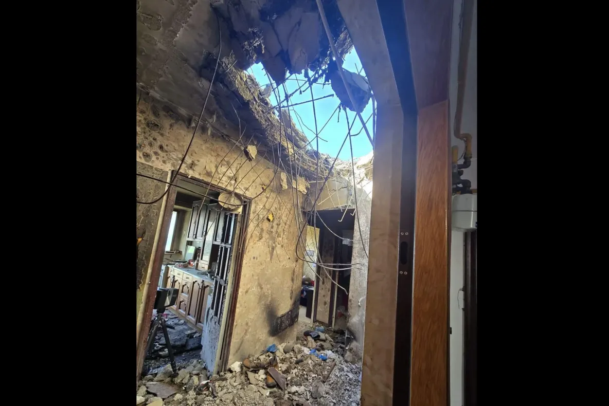Victimele dronei de la Galați au rămas fără casă, dar trebuie să plătească în continuare ratele pentru apartamentul distrus
