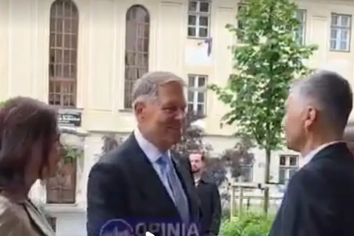 Apariție rară a lui Klaus Iohannis, păzit de SPP, la Sibiu. Motivul pentru care a mers la biserică - VIDEO