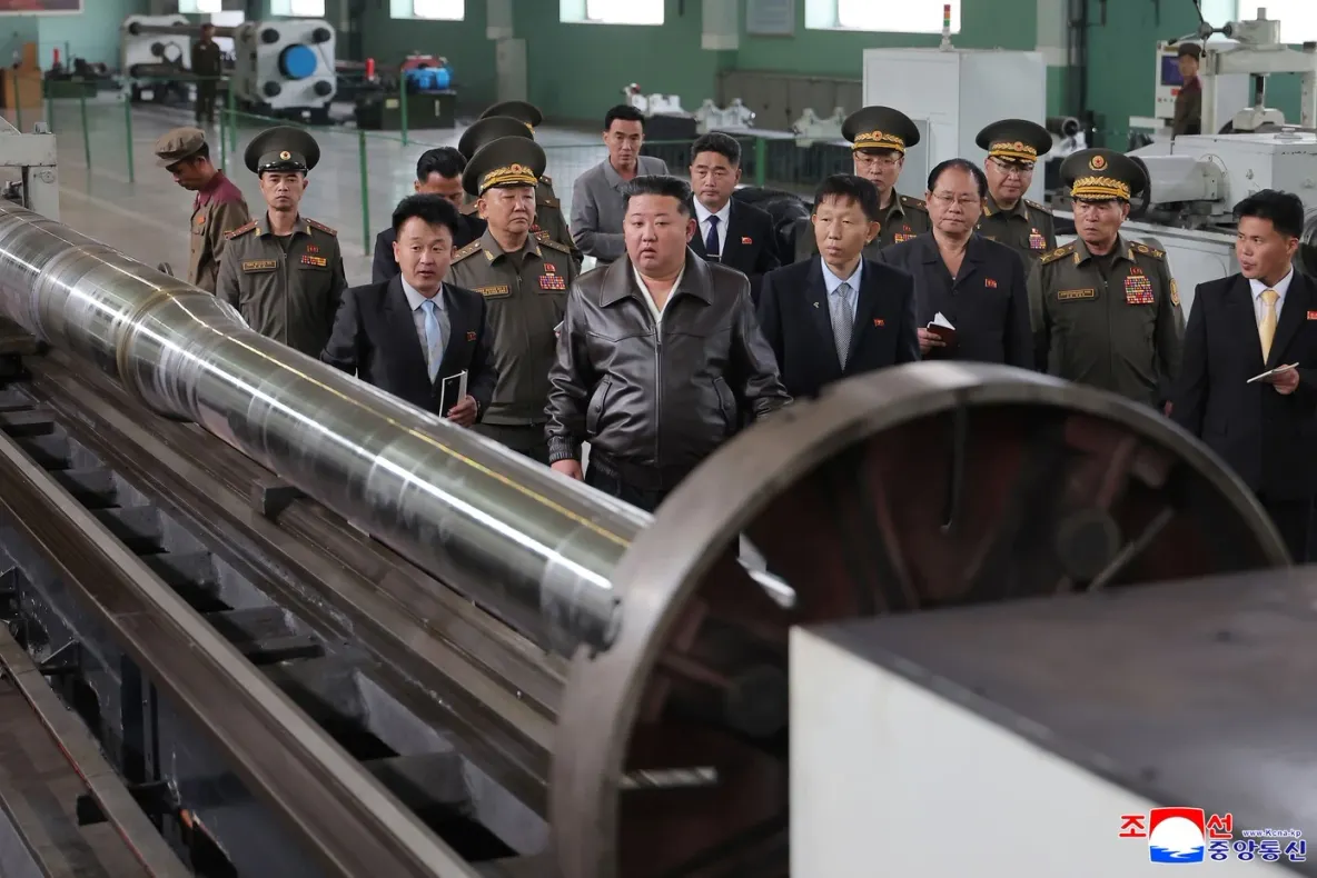 Kim Jong Un a schimbat Constituția. Armele nucleare, setate să pornească automat în cazul în care „liderul suprem” este ucis