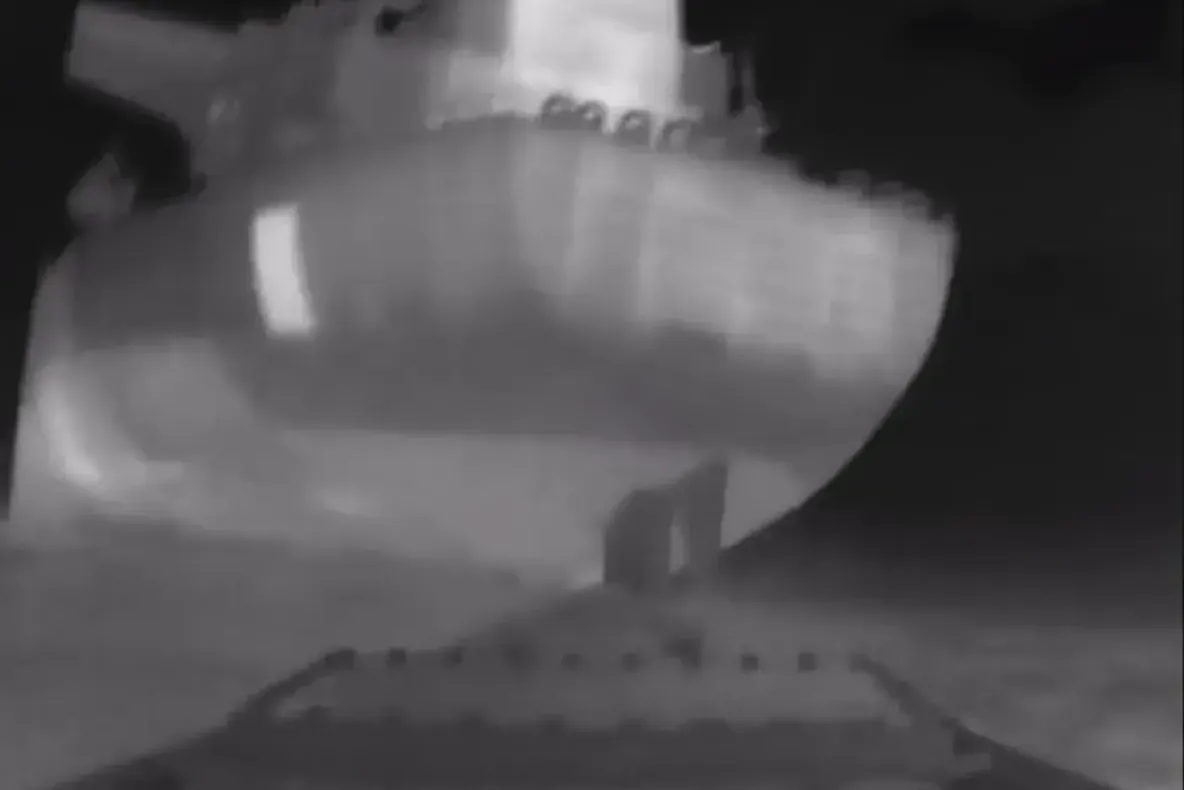 Lovitură pentru Rusia: două nave din „flota din umbră”, atacate de Ucraina în Marea Neagră. Zelenski: „Nu vor mai transporta petrol” - VIDEO