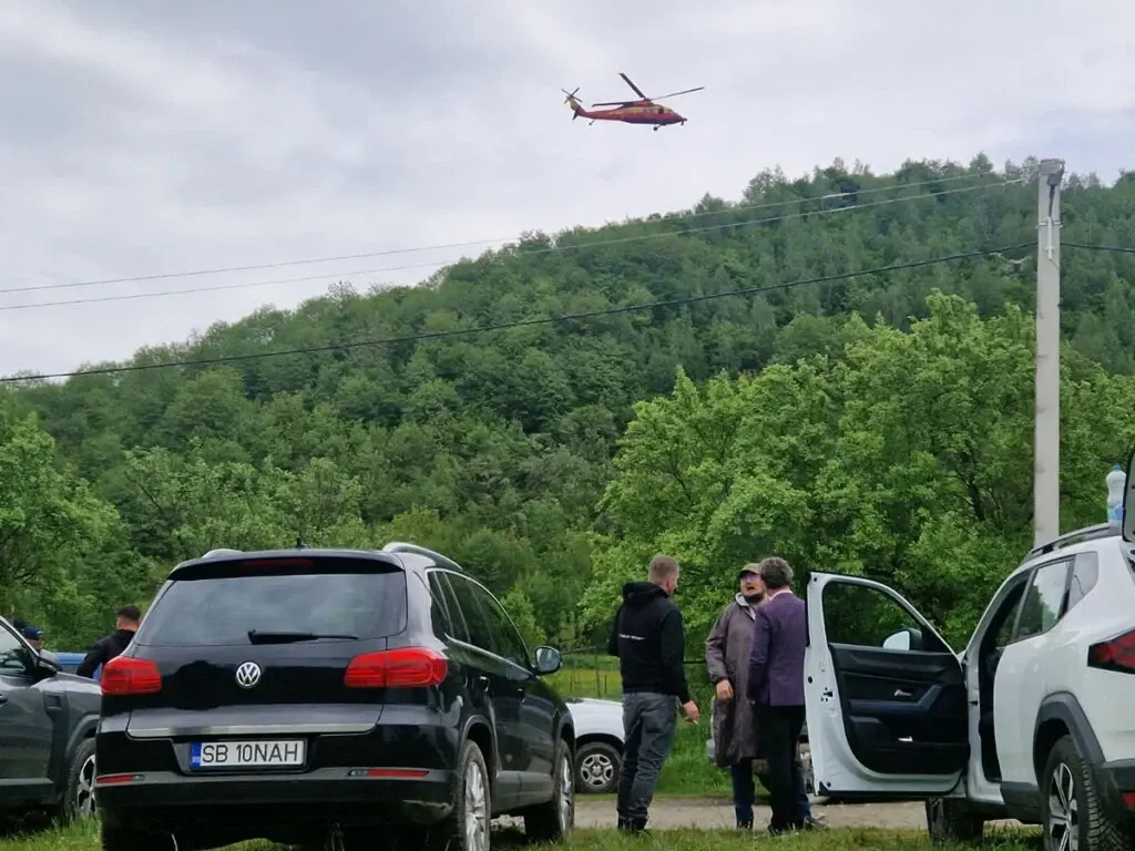 Mobilizare impresionantă pentru găsirea băiețelului din Sibiu care a dispărut ieri. Sute de oameni răscolesc zona – FOTO/VIDEO