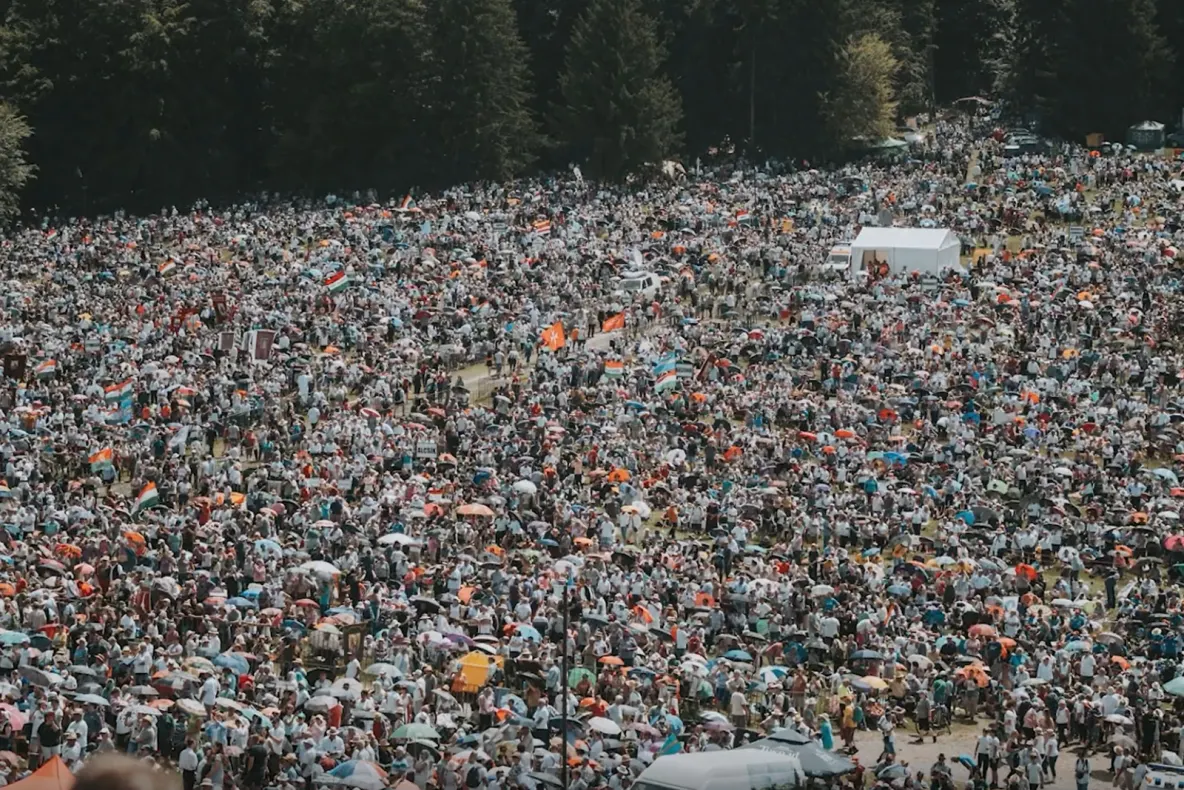 Cel mai mare pelerinaj catolic din UE are loc în România. Președintele Ungariei participă la Șumuleu Ciuc