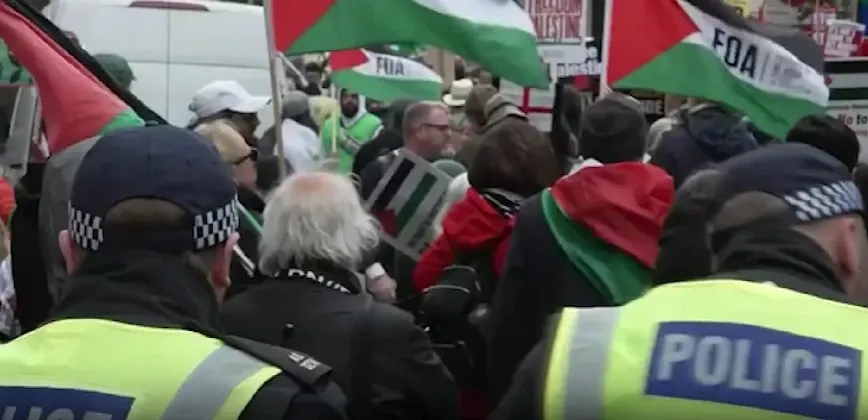 Protest masiv, zeci de mii de oameni pe străzi în Marea Britanie