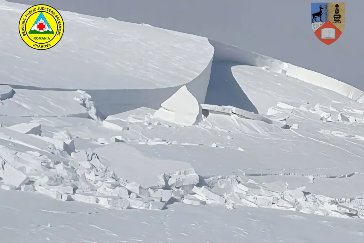 Pericol de avalanșă pe văile de abrupt din Masivul Bucegi. Avertisment de la Salvamont 
