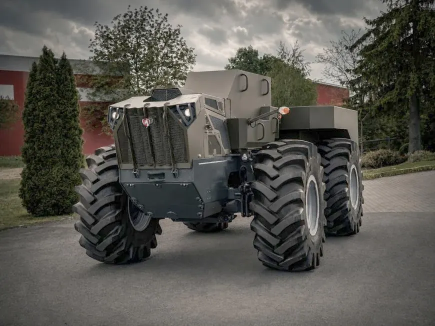 România a transformat tractorul în armă de război. Vehiculul autonom prezentat la București poate intra direct pe front