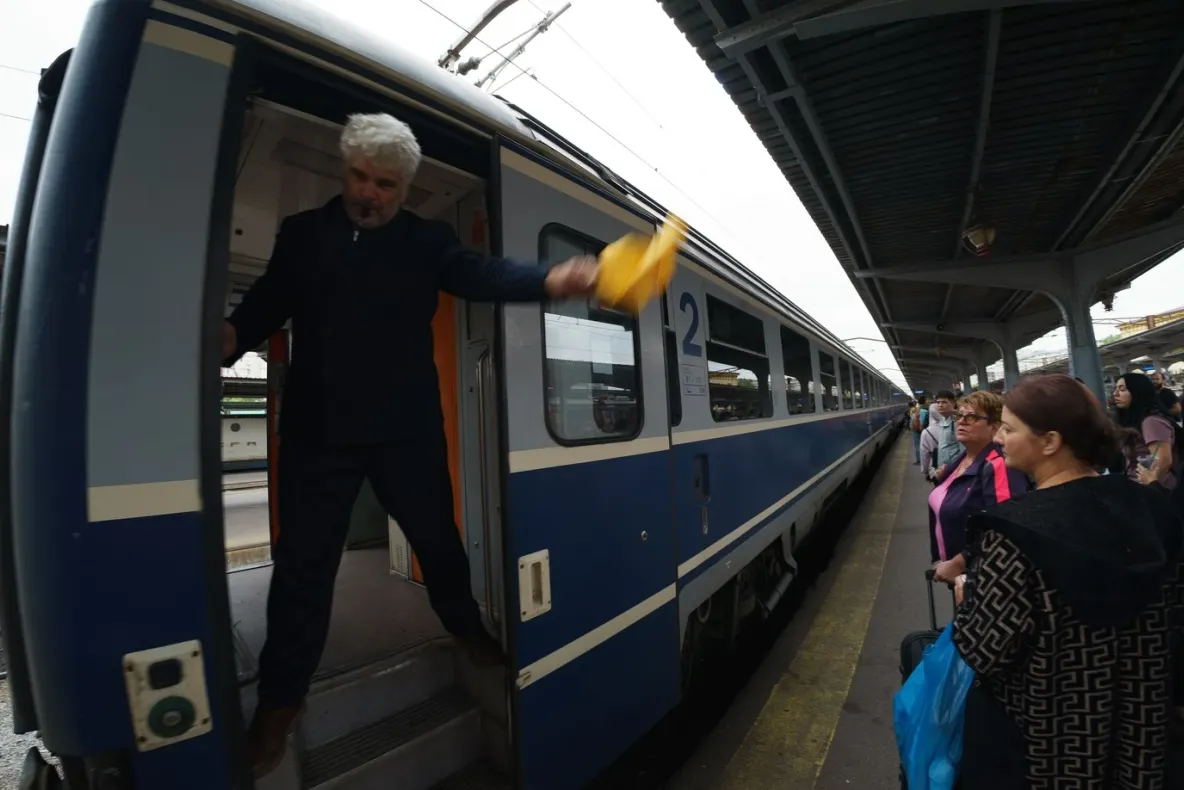 Start pentru programul estival 'Trenurile Soarelui'. Cât costă un drum pe șine spre litoral