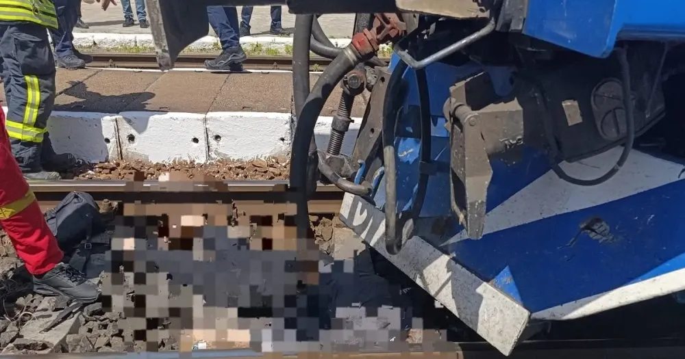 Femeie lovită de locomotivă în Gara de Nord din Satu Mare. Victima este în comă