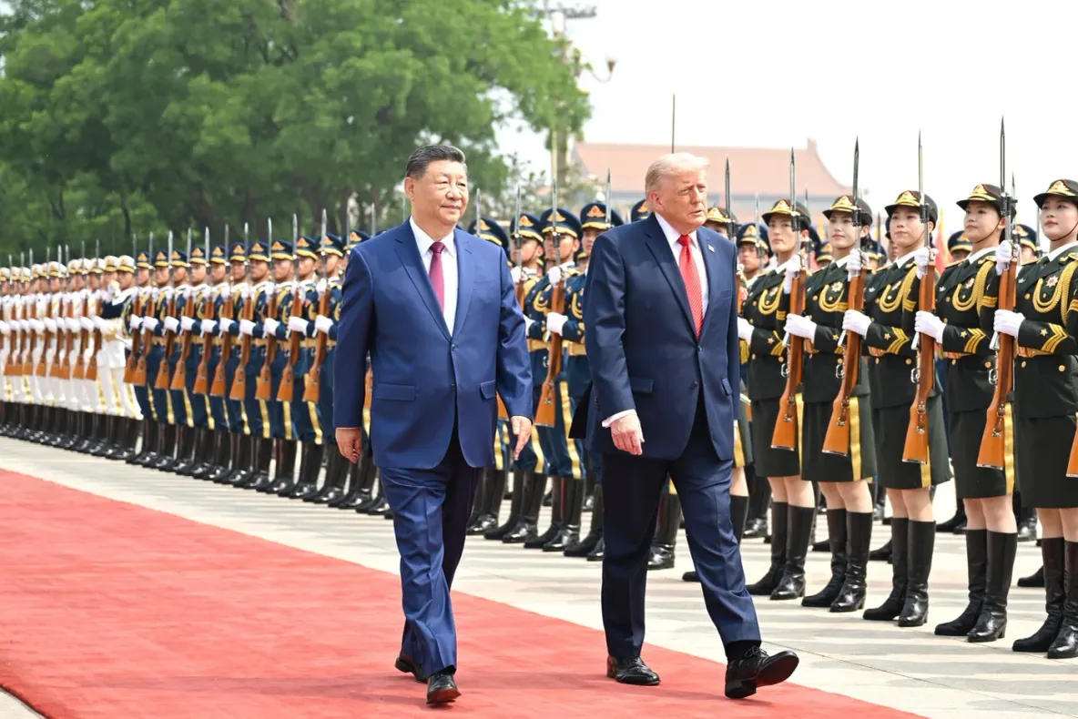 Spectacol diplomatic uriaș la Beijing. Trump, primit cu gardă de onoare, covor roșu și vizită simbolică la Templul Cerului