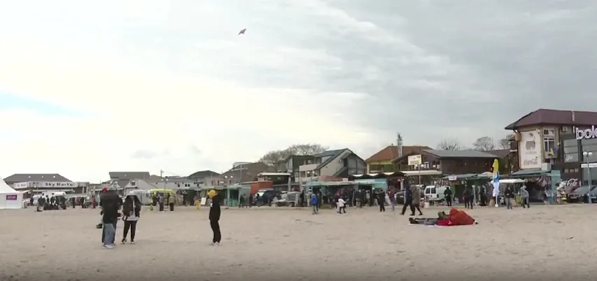 Turiștii români fug în străinătate din cauza prețurilor de la noi