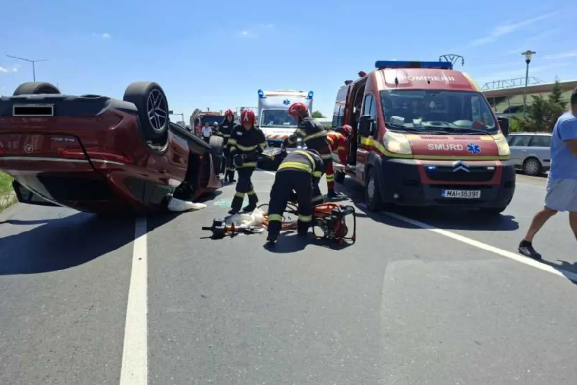 Carambol cu trei mașini pe DN 2, la Focșani. Trei persoane au ajuns la spital 