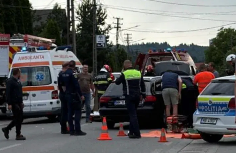 Coliziune violentă între două mașini, la Borșa. Nouă persoane, printre care și doi copii, la spital