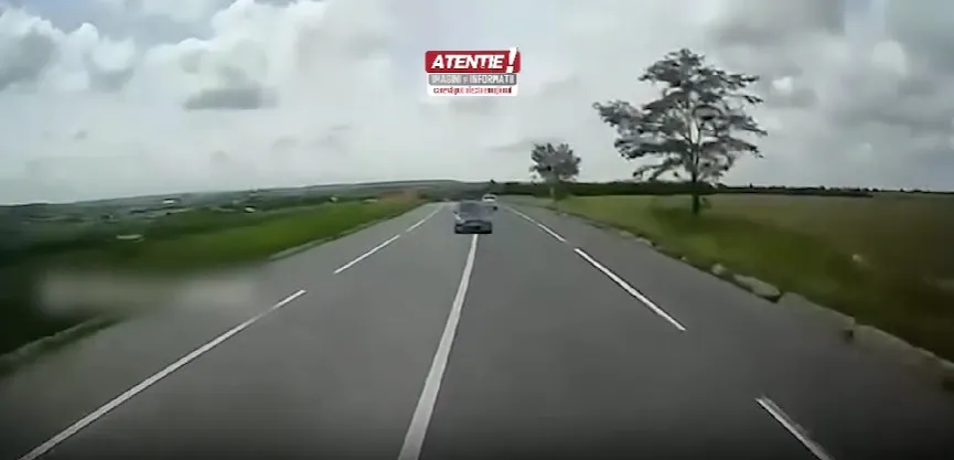 Accident grav: bărbat mort după ce a intrat cu mașina în TIR. Șoferul adormise la volan
