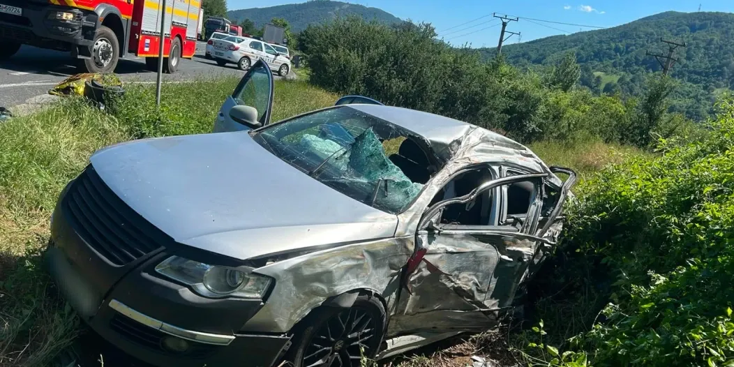 Accident grav în Caraș-Severin: o femeie de 24 de ani a murit după impactul dintre un autoturism și un TIR