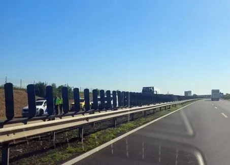 Opt morți pe autostrada M1, în Ungaria. Un camion a luat foc, apoi un microbuz cu numere moldovenești s-a izbit de un TIR