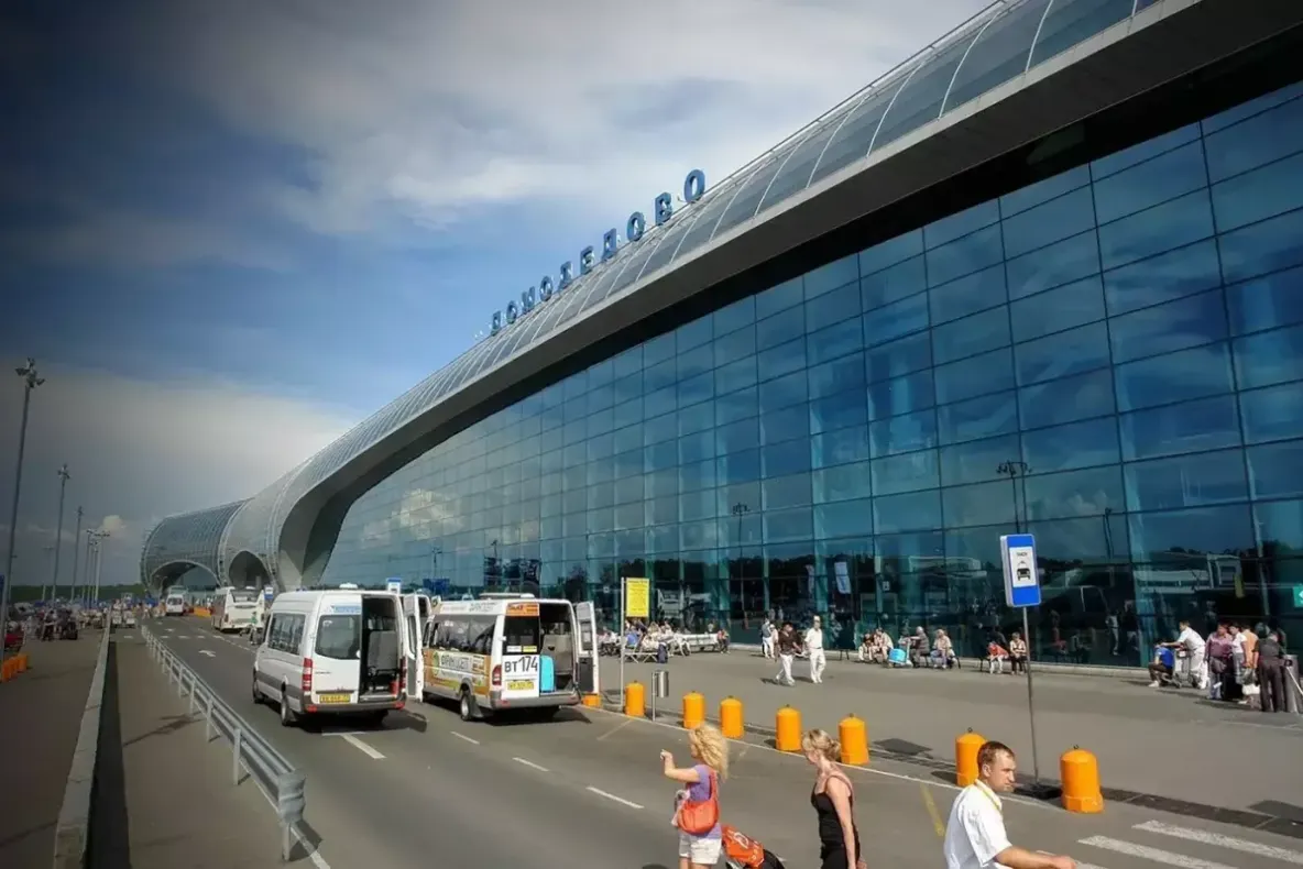 Aeroporturile din Moscova, închise temporar după un atac cu aproape 60 de drone ucrainene